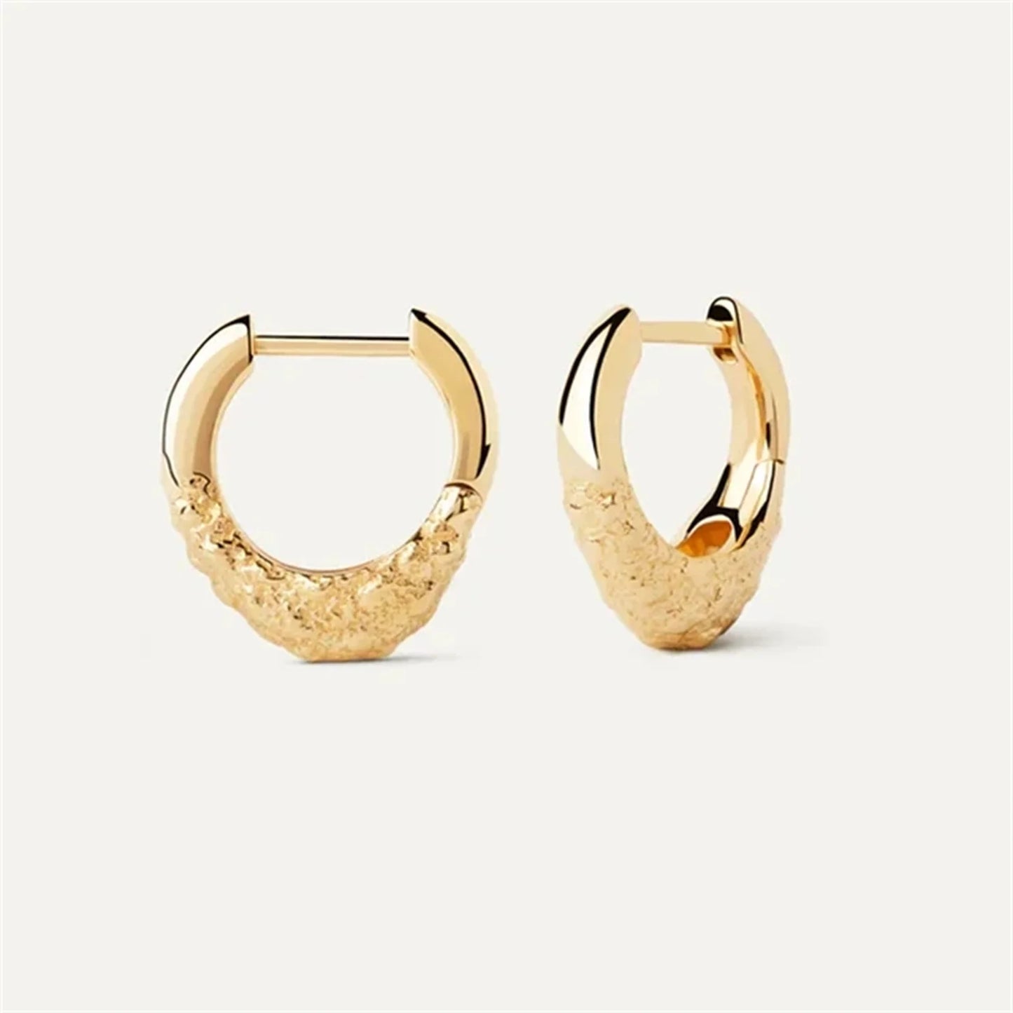 Boucles d’oreilles créoles martelées Isadora en Laiton